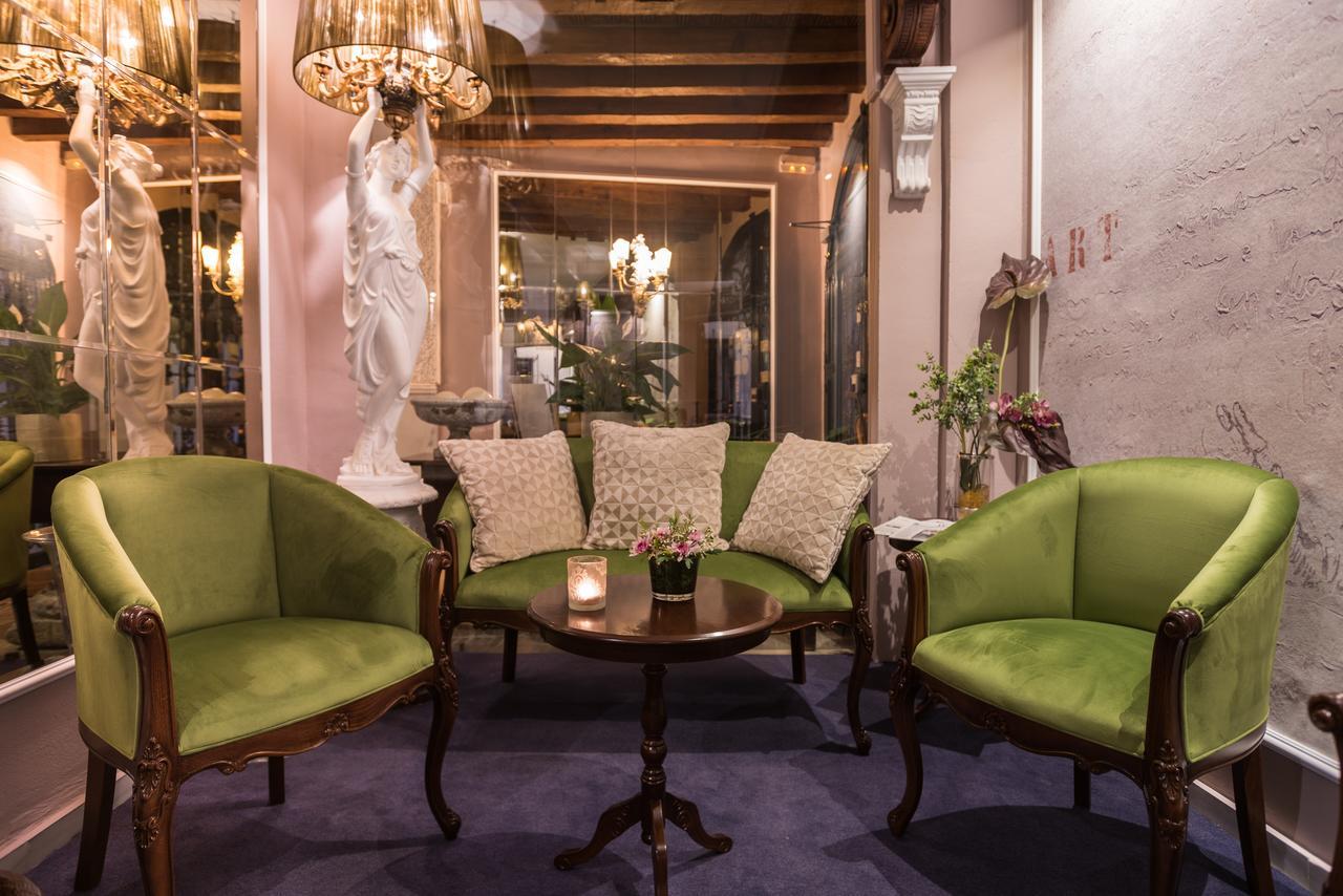 The Town House (Adults Only) Ξενοδοχείο Μαρμπέλλα Εξωτερικό φωτογραφία